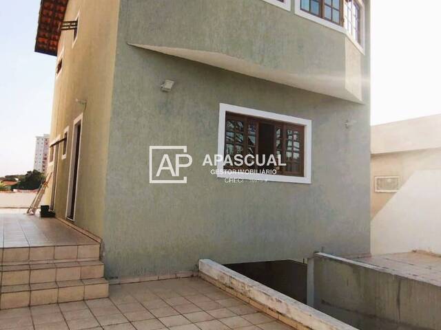 Casa para Venda em São José dos Campos - 3