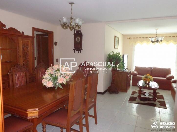 Apartamento à venda com 3 quartos, 133m² - Foto 1