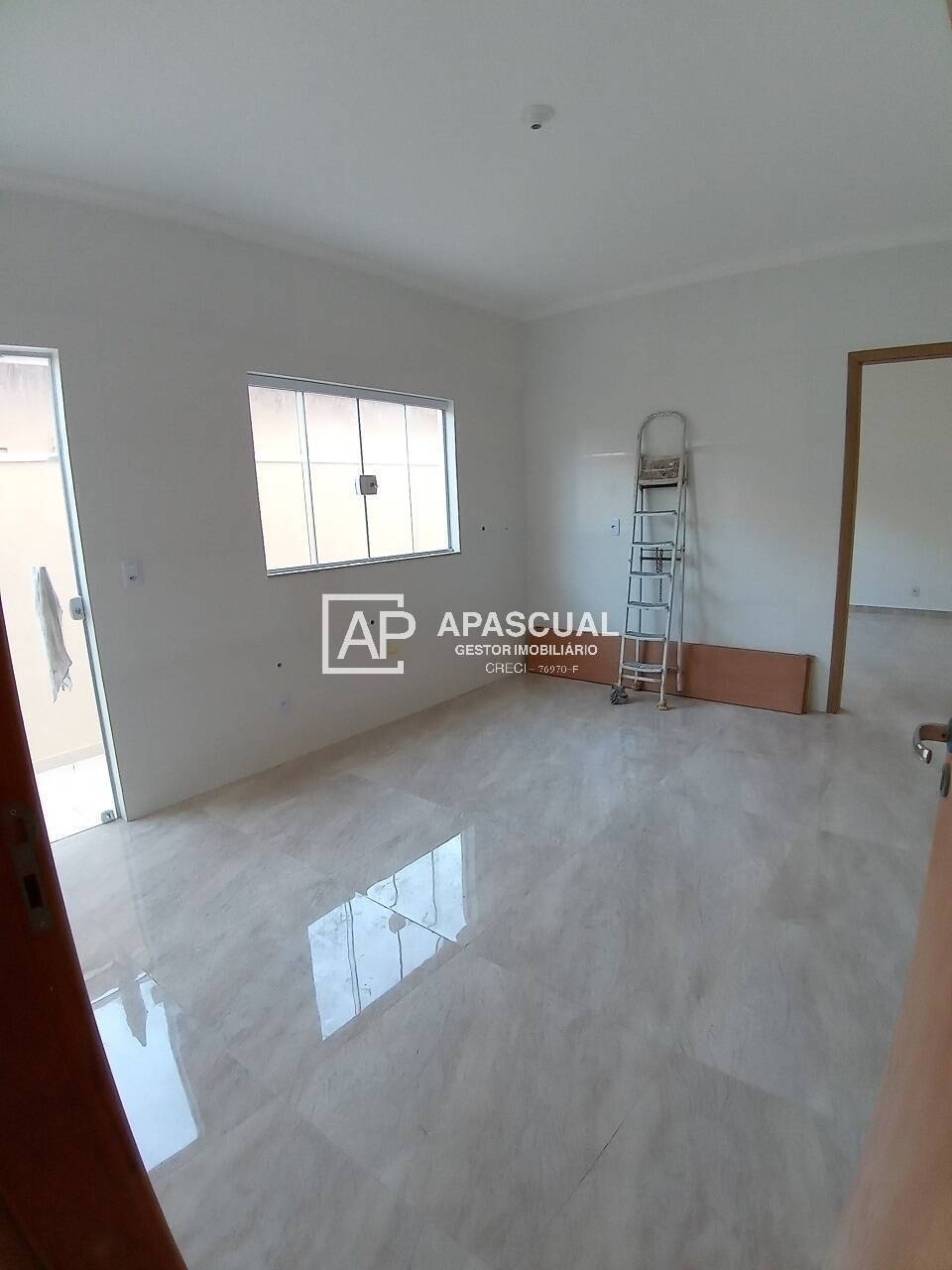 Casa à venda com 4 quartos, 180m² - Foto 4