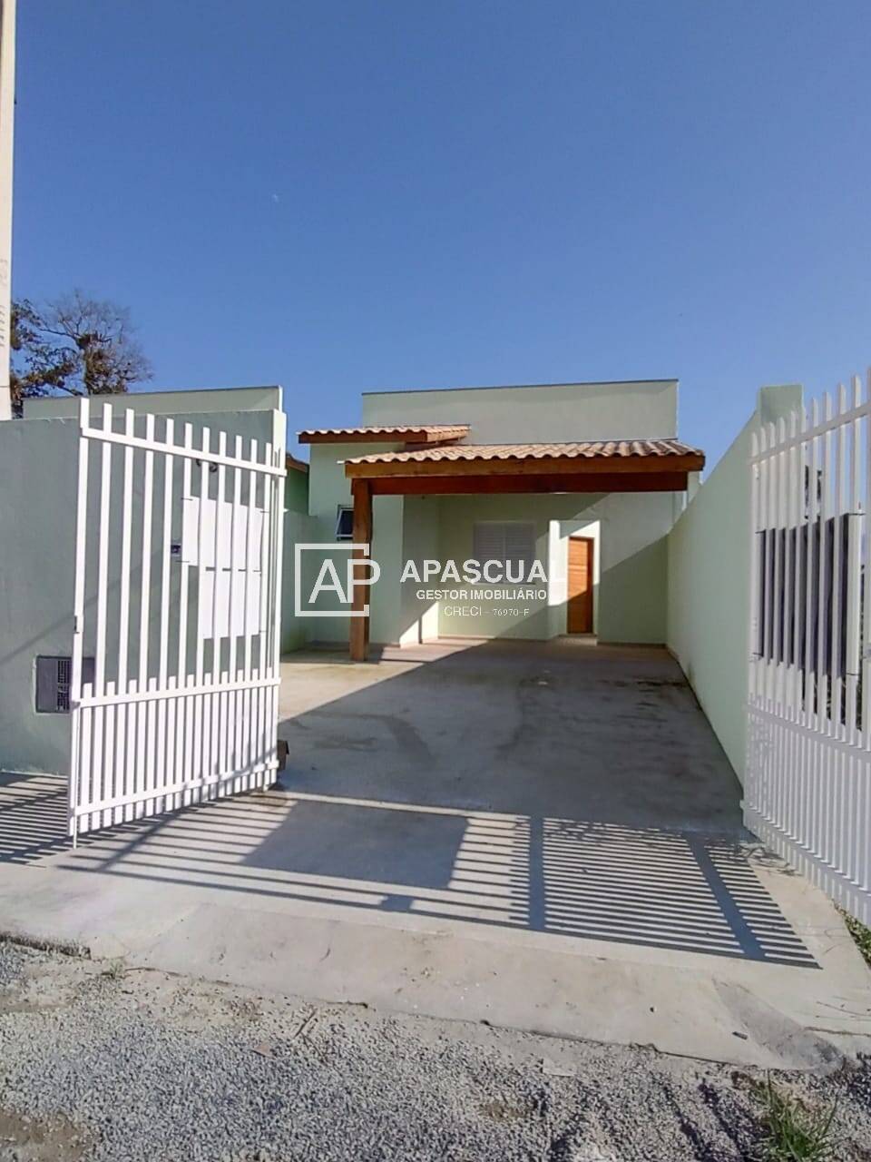 Casa à venda com 3 quartos, 90m² - Foto 1