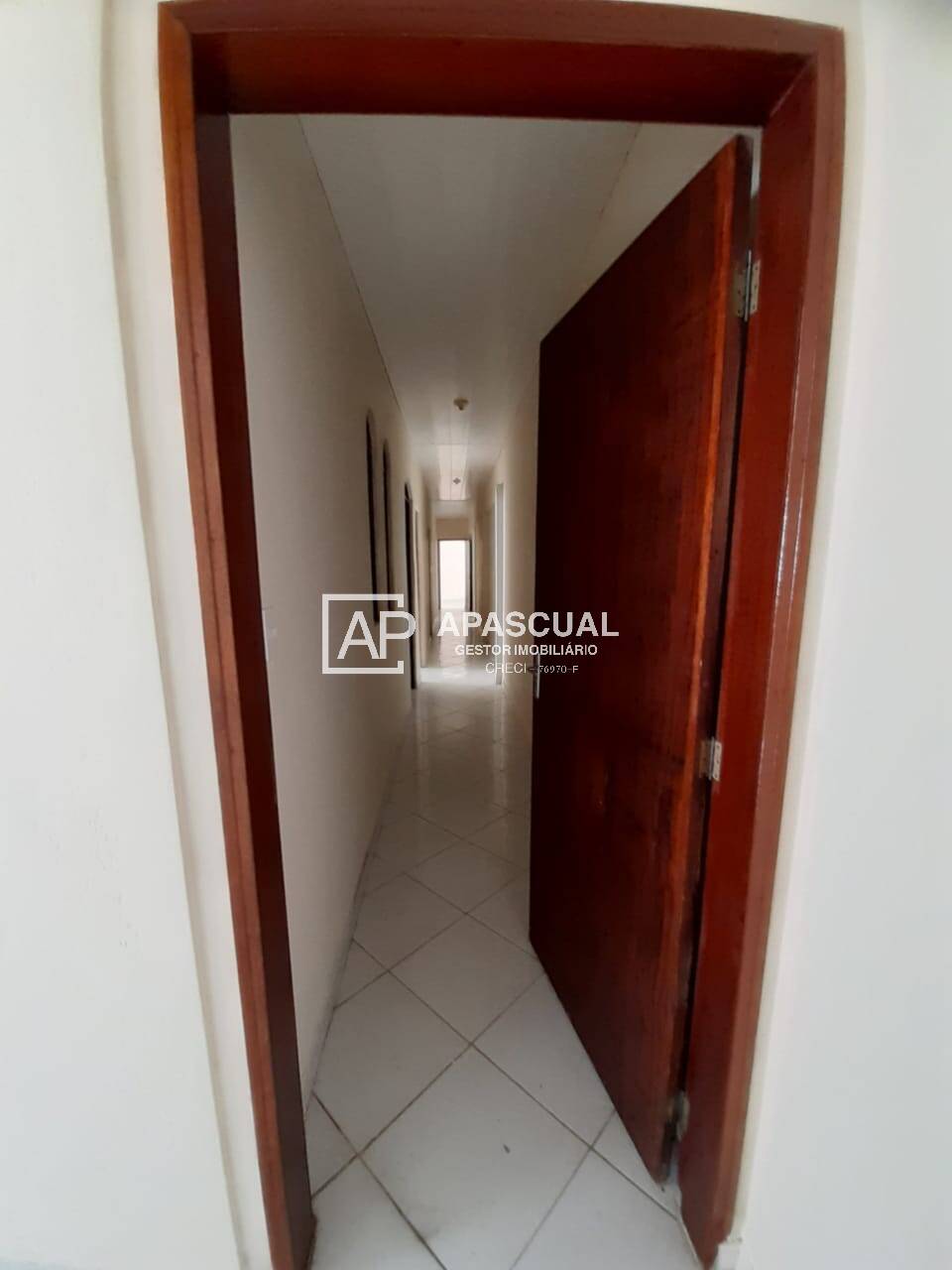 Casa à venda com 4 quartos, 105m² - Foto 9