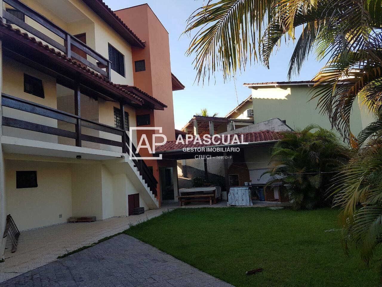 Casa à venda com 5 quartos, 200m² - Foto 18