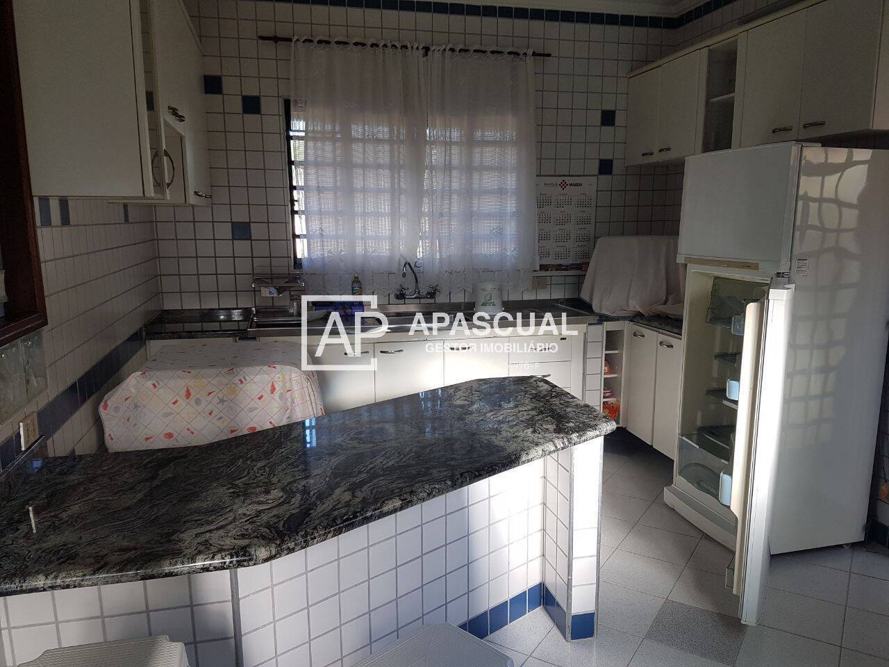 Casa à venda com 5 quartos, 200m² - Foto 5