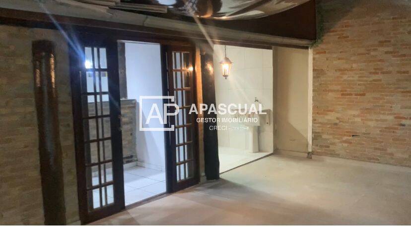 Casa à venda com 3 quartos, 180m² - Foto 8