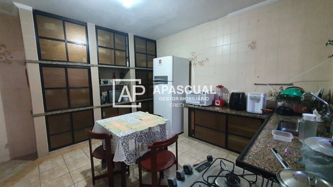 Casa à venda com 4 quartos, 138m² - Foto 11