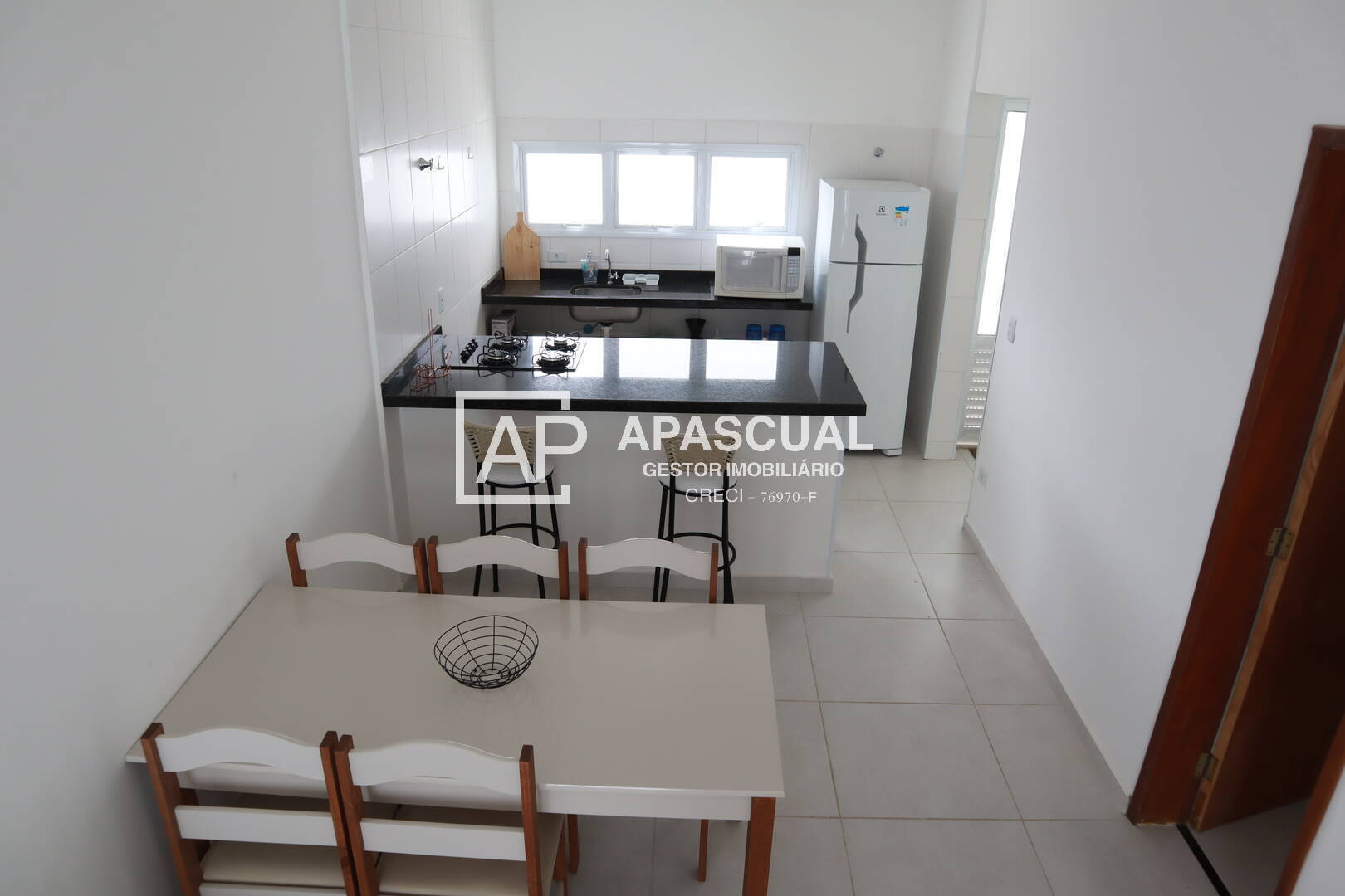 Casa à venda com 2 quartos, 90m² - Foto 17