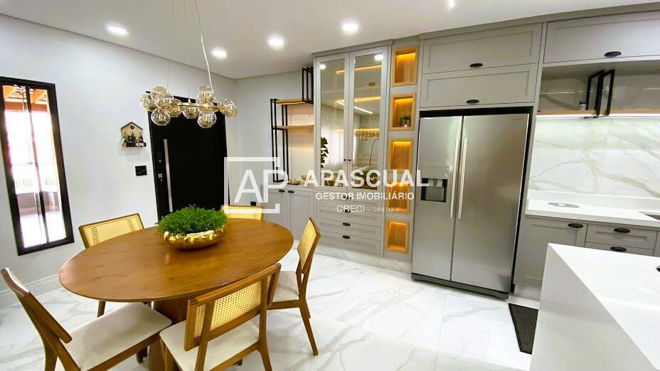 Casa à venda com 3 quartos, 210m² - Foto 9