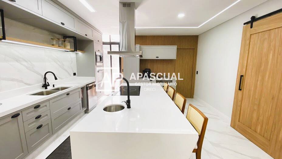 Casa à venda com 3 quartos, 210m² - Foto 18