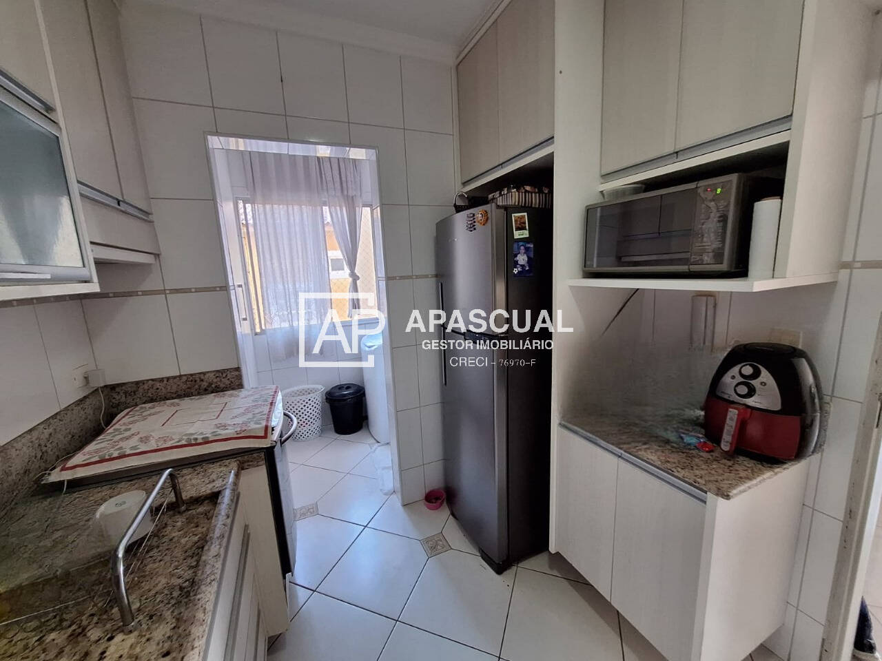 Apartamento à venda com 2 quartos, 66m² - Foto 2