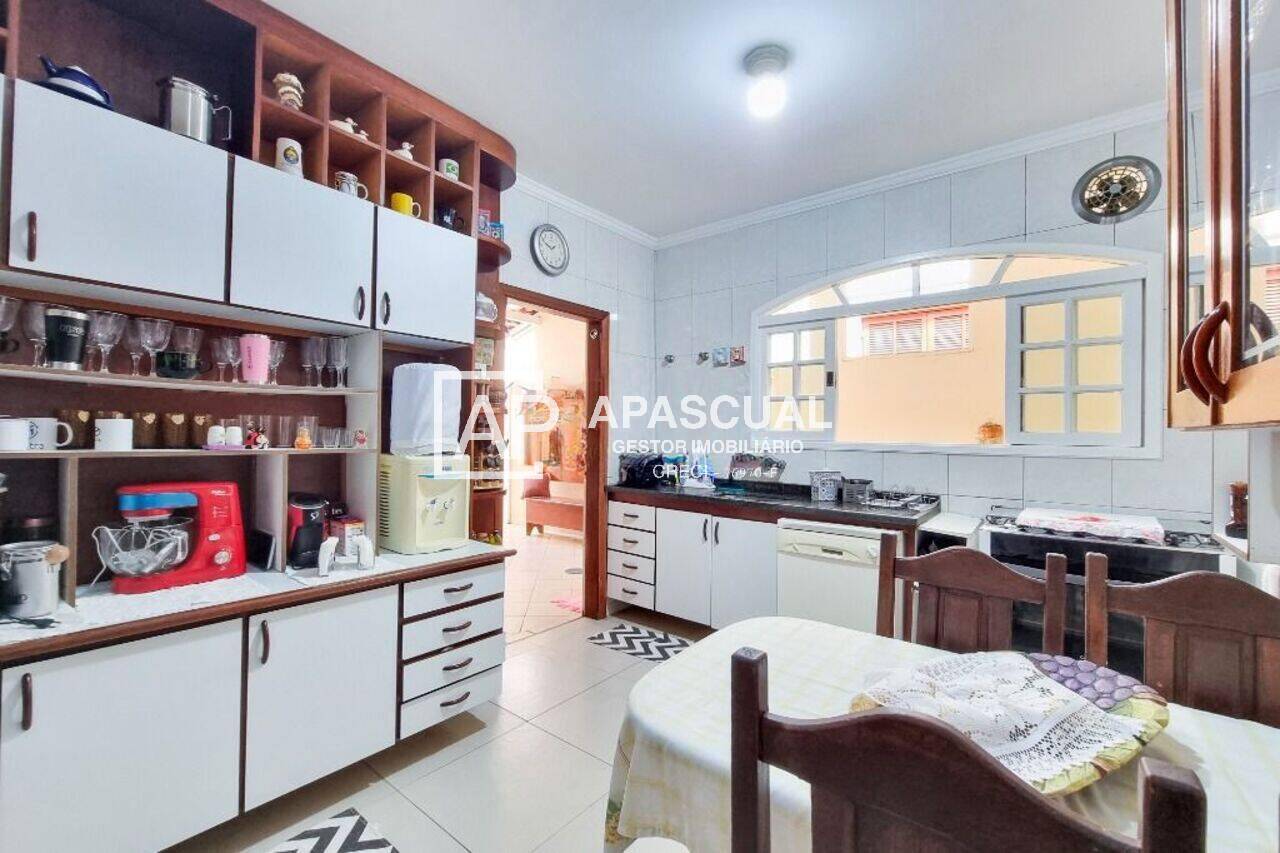 Casa à venda com 4 quartos, 190m² - Foto 8